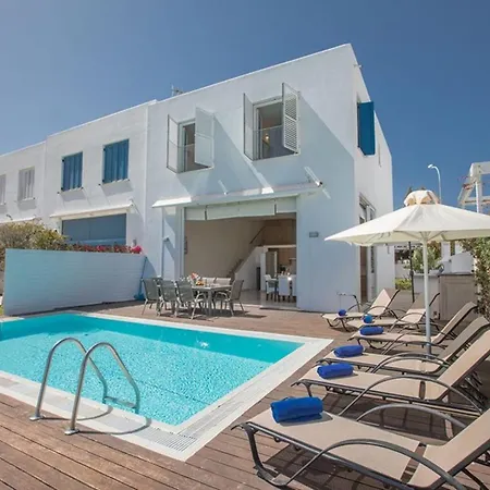 Beachfront Close To Protaras, 1271 فيلة